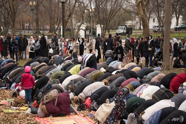 Muslims Pray Outside White House to Protest Trump Jerusalem Move