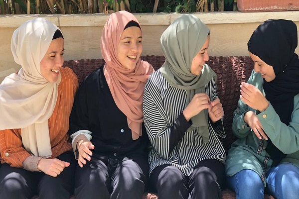 पूरे कुरान को हिफ़्ज़ करने में फिलिस्तीन की चार जुड़वां बेटियों की सफलता