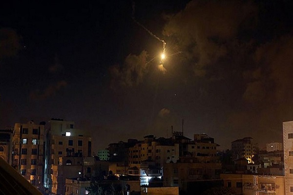 İsrail Gazze'de Hamas'a ait 8 hedefi vurdu
