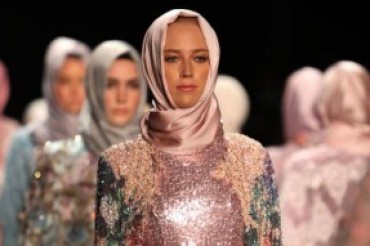加拿大艺术家青睐伊斯兰服装设计