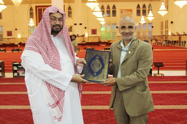 صيدلي خمسيني سعودي ينتظم بتحفيظ القرآن
