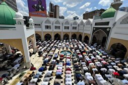 بالصور...أداء أول صلاة جمعة في رمضان في العاصمة الكينية
