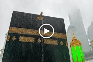 بالفيديو...هطول أمطار غزيرة على الحرم المكي