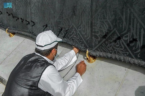 Maintenance of Kaaba’s Kiswa Underway Ahead of Ramadan