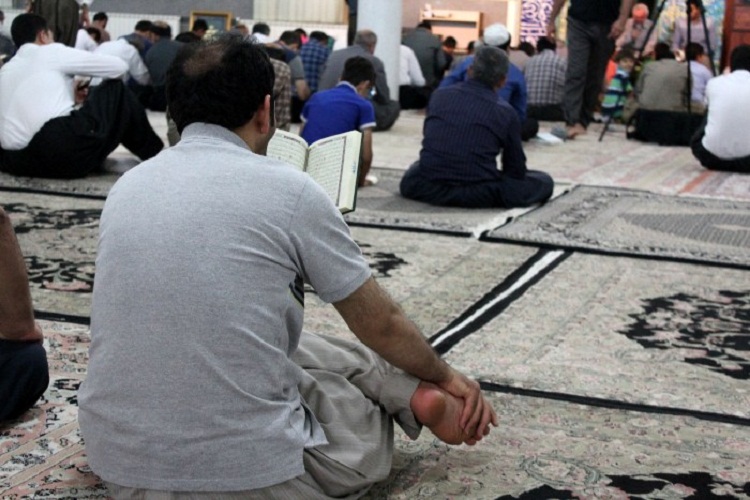 برگزاری مراسم شب قدر در مسجد قبای سنندج + عکس