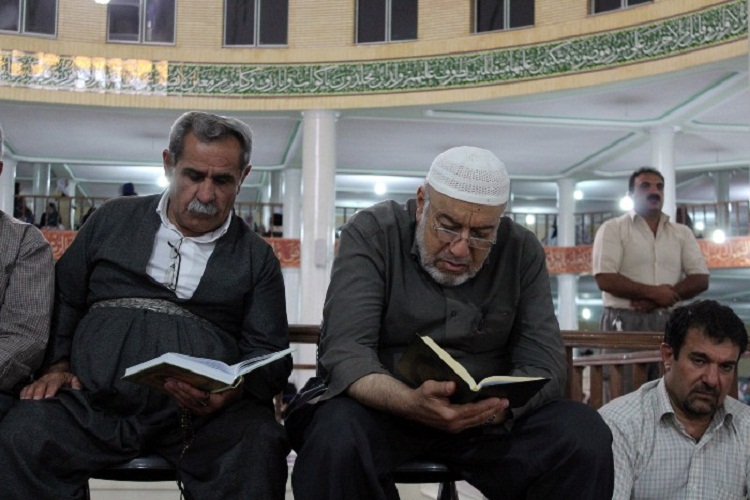 برگزاری مراسم شب قدر در مسجد قبای سنندج + عکس