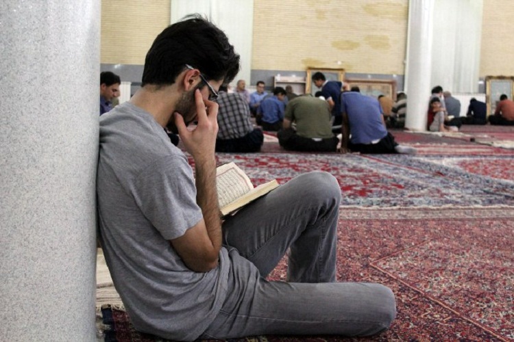 برگزاری مراسم شب قدر در مسجد قبای سنندج + عکس