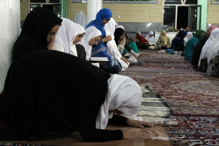 برگزاری مراسم شب قدر در مسجد قبای سنندج + عکس