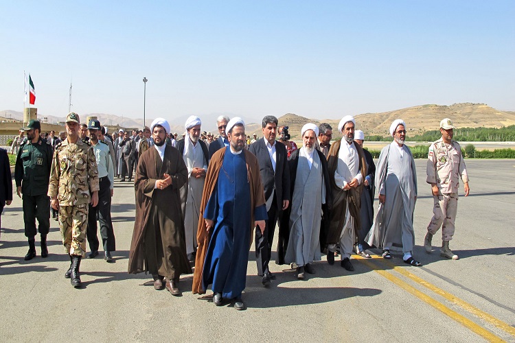 ورود خُدام و بیرق مطهر آستان علی بن موسی الرضا(ع) به سنندج + عکس