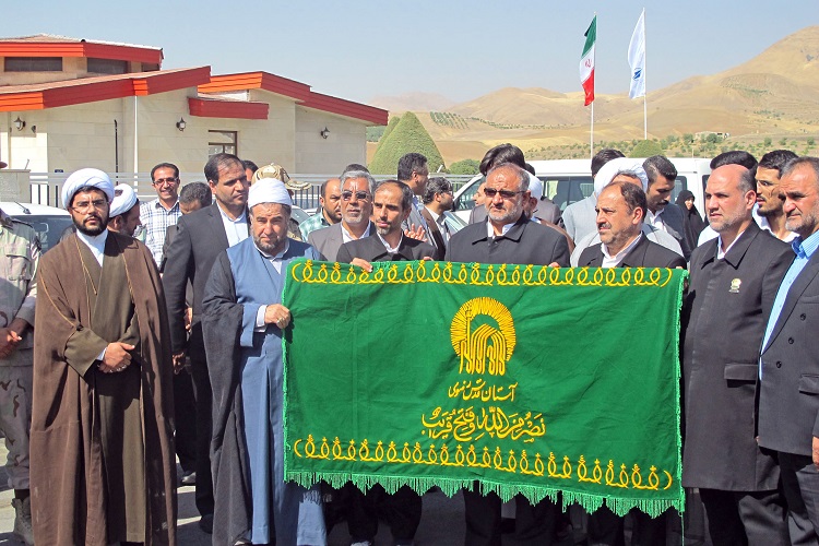 ورود خُدام و بیرق مطهر آستان علی بن موسی الرضا(ع) به سنندج + عکس