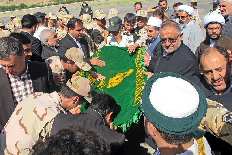 ورود خُدام و بیرق مطهر آستان علی بن موسی الرضا(ع) به سنندج + عکس