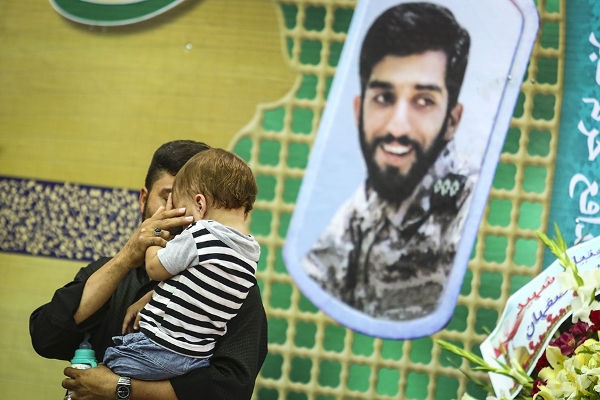 ﺳﺮﻣﺎﻥ ﺭﺍ ﺟﺪﺍ ﮐﻨﯿﺪ ﺍﻣﺎ ﺩﻝ ﺯ ﻣﻮﻻ ﺟﺪﺍ ﻧﺨﻮﺍﻫﺪ بود