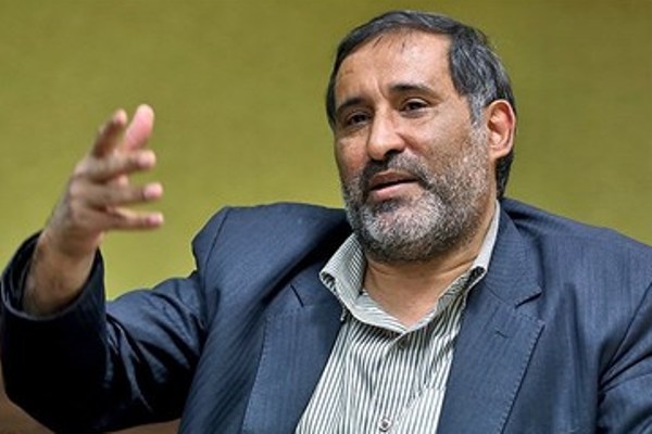 «باغ نگاه» قزوه به بسیجی دلاور تقدیم شد