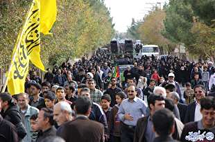 پیاده‌روی جاماندگان اربعین حسینی همگام با کاروان نمادین اسرا