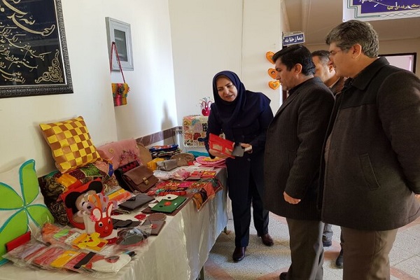 برپایی نمایشگاه «طلوع فجر» در ۲۲ مدرسه استثنایی کردستان
