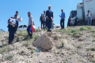 خیرین سلامت بیمارستان علامه کرمی اهواز در مناطق سیل‌زده