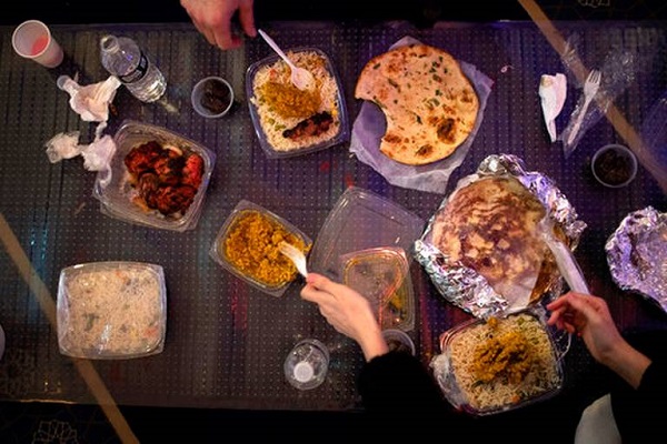پخش غذا از سوی مسلمانان بروکلین در ماه رمضان + گزارش تصویری