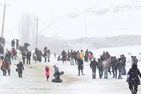 عکس | برف شادی میهمان کودکان سنندجی