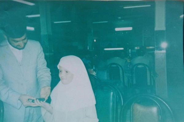 اسوه محمدی به همراه پدر اسوه محمدی به همراه پدر