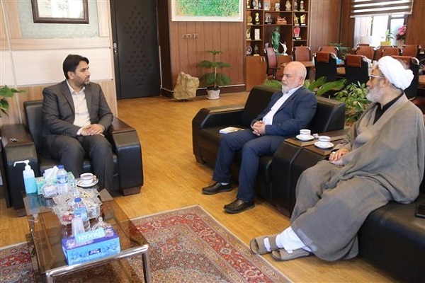 دیدار معاون امور ایران در مجمع جهانی تقریب مذاهب اسلامی با شهردار سنندج 