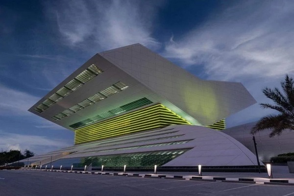 کتابخانه دبی، گنجینه‌ای با بیش از یک میلیون کتاب چاپی و دیجیتال + عکس