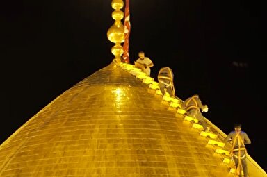 فیلم | شست‌وشوی گنبد حرم امام حسین(ع)