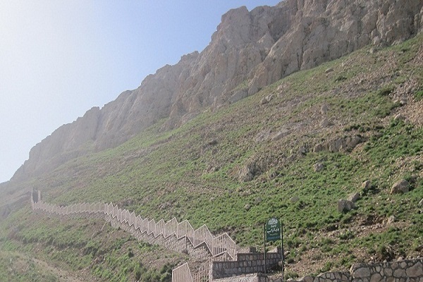 دیدن زیباترین طلوع دنیا بر بام ایران/ امامزاده حمزه عرب نگینی درخشان در بیجار