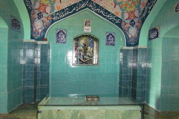 دیدن زیباترین طلوع دنیا بر بام ایران/ امامزاده حمزه عرب نگینی درخشان در بیجار