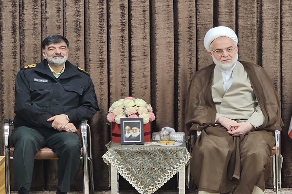 دیدار نماینده ولی فقیه در کردستان با فرمانده انتظامی کشور دیدار نماینده ولی فقیه در کردستان با فرمانده انتظامی کشور