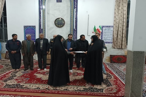 تجلیل از خانوادههای قرآنی کردستان تجلیل از خانوادههای قرآنی کردستان