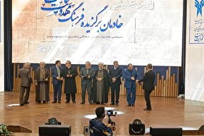 رئیس دانشگاه آزاد اسلامی کردستان خادم برگزیده فرهنگ امامت و مهدویت شد