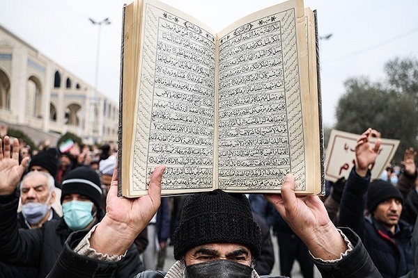 اعتراض به اهانت به قرآن