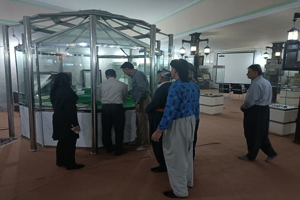 اهدای قرآن نفیس خطی به موزه نگل سنندج اهدای قرآن نفیس خطی به موزه نگل سنندج