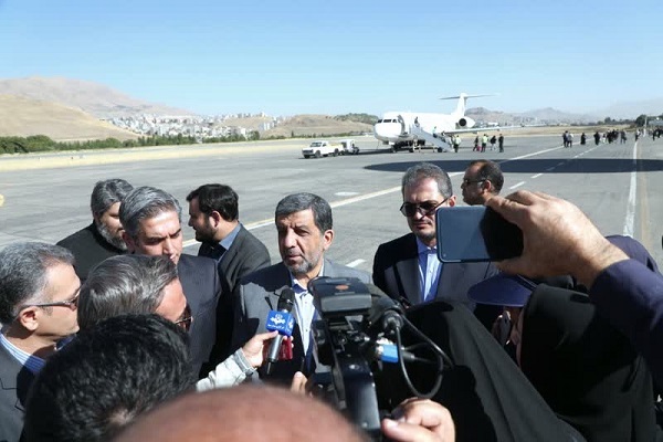 وزیر میراث فرهنگی در فرودگاه سنندج وزیر میراث فرهنگی در فرودگاه سنندج