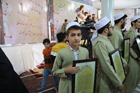 اعطای مدرک حفظ کل قرآن به ۱۰ طلبه کردستانی