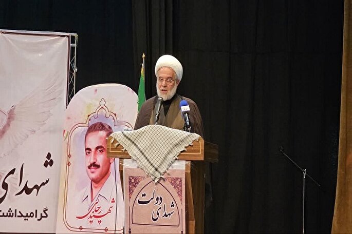 پرهیز از منت‌گذاری و  اخلاص در عمل از شاخصه‌های یک خدمتگزار است