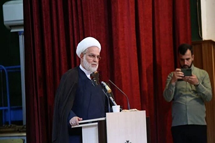 اخلاص در عمل را سرلوحه کار خود قرار دهید