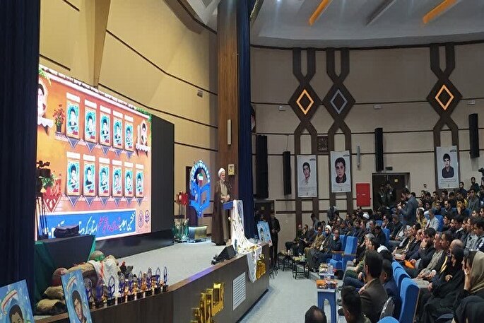 شفقت، دلسوزی و وجدان کاری جایگاه معلم را ارتقا می‌دهد