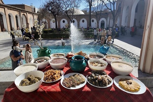 غذاهای محلی در خانه کرد سنندج غذاهای محلی در خانه کرد سنندج