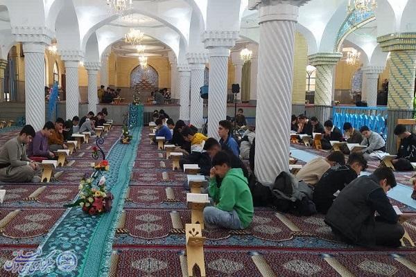 محفل قرآنی دانش آموزی در مسجد جامع سنندج محفل قرآنی دانش آموزی در مسجد جامع سنندج