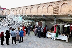 گردشگران نوروزی با استقبال گرم، رنگ و بوی تازه به نمایشگاه صنایع‌دستی دادند