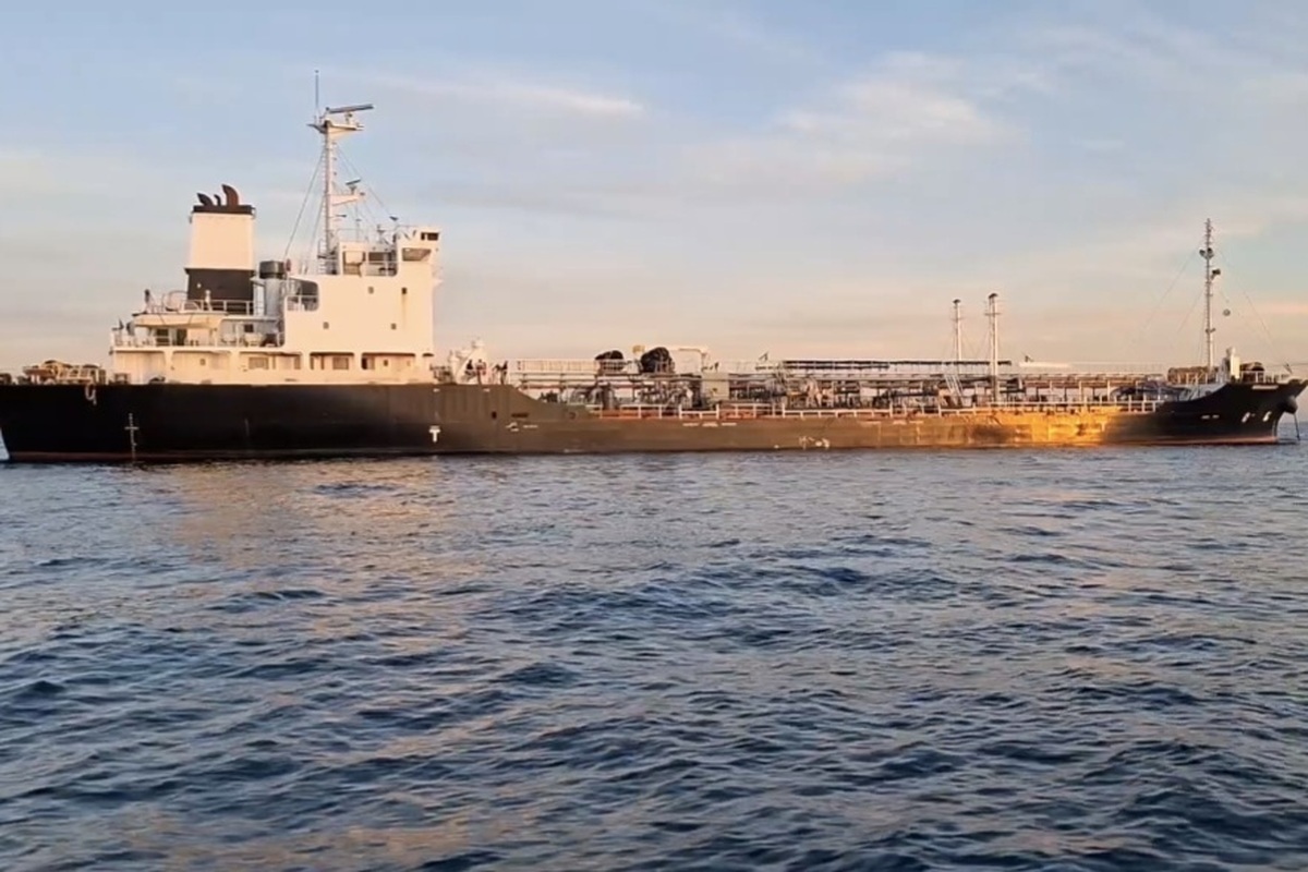 توقیف کشتی حامل ۴ میلیون لیتر سوخت قاچاق در خلیج فارس