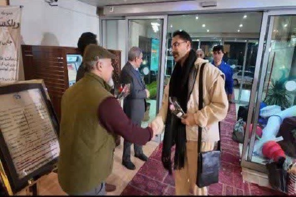 استقبال از گروههای نمایشی جشنواره تئاتر در سنندج استقبال از گروههای نمایشی جشنواره تئاتر در سنندج