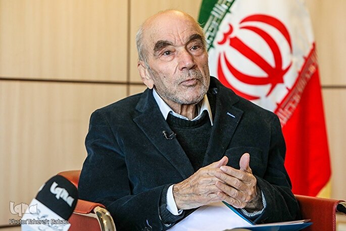 سياست موفق سياستِ مراعات دانايی و دانش است