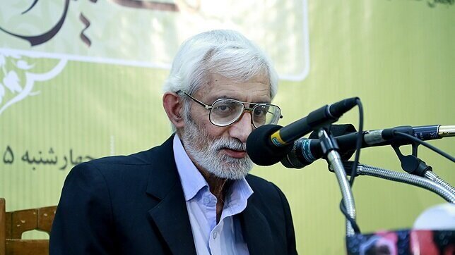 مردی به بلندای معرفت؛ ادب و تواضع