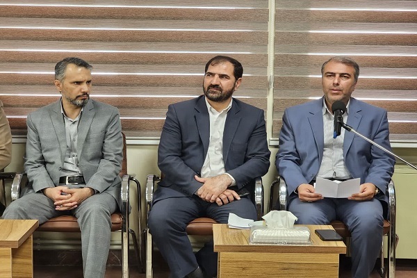 دیدار صمیمانه جمعی از دانش‌آموزان دختر سنندج با نماینده ولی فقیه کردستان