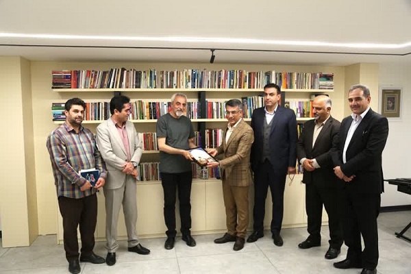 تجلیل از چهره هنر انقلاب