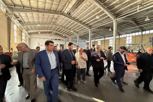 بازدید استاندار کردستان از برخی واحدهای تولیدی در شهرک صنعتی دهگل