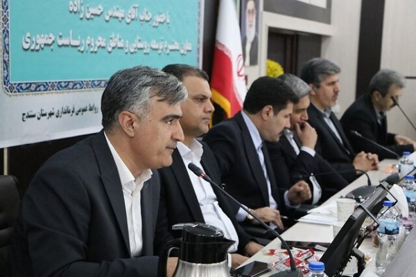 نشست بررسی راهکارهای توسعه‌ای شهرستان سنندج