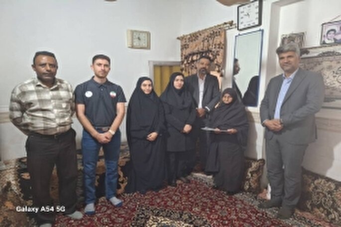 اعضای جهاددانشگاهی هرمزگان با خانواده شهید «منصور کمالی» دیدار کردند